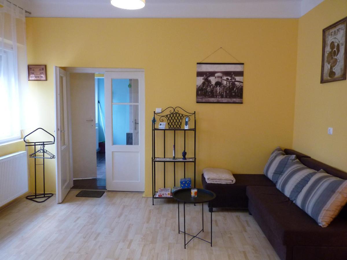 Zizi Apartman Debrecen Exteriör bild